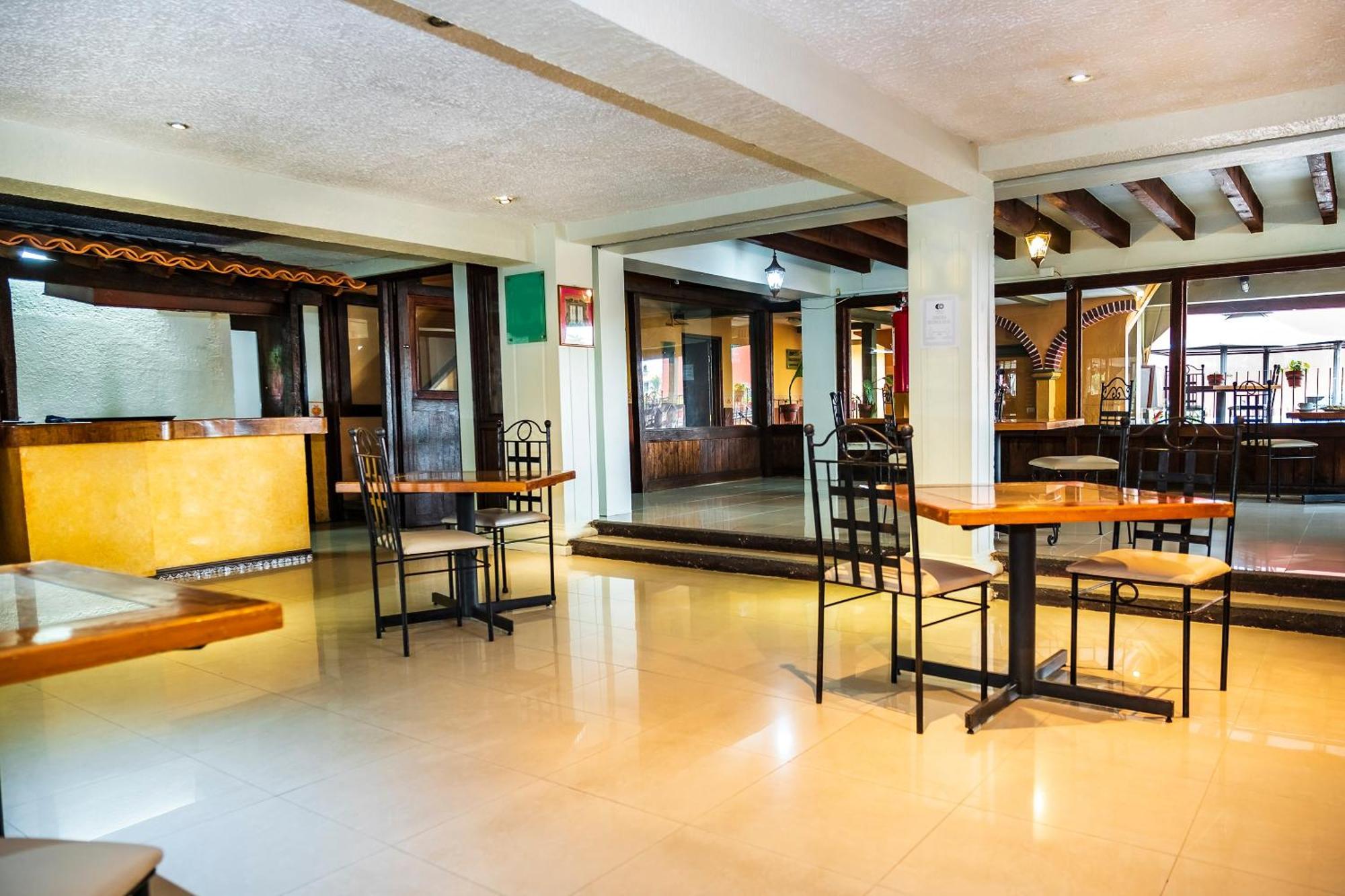 Capital O Hotel Central, خالابا المظهر الخارجي الصورة