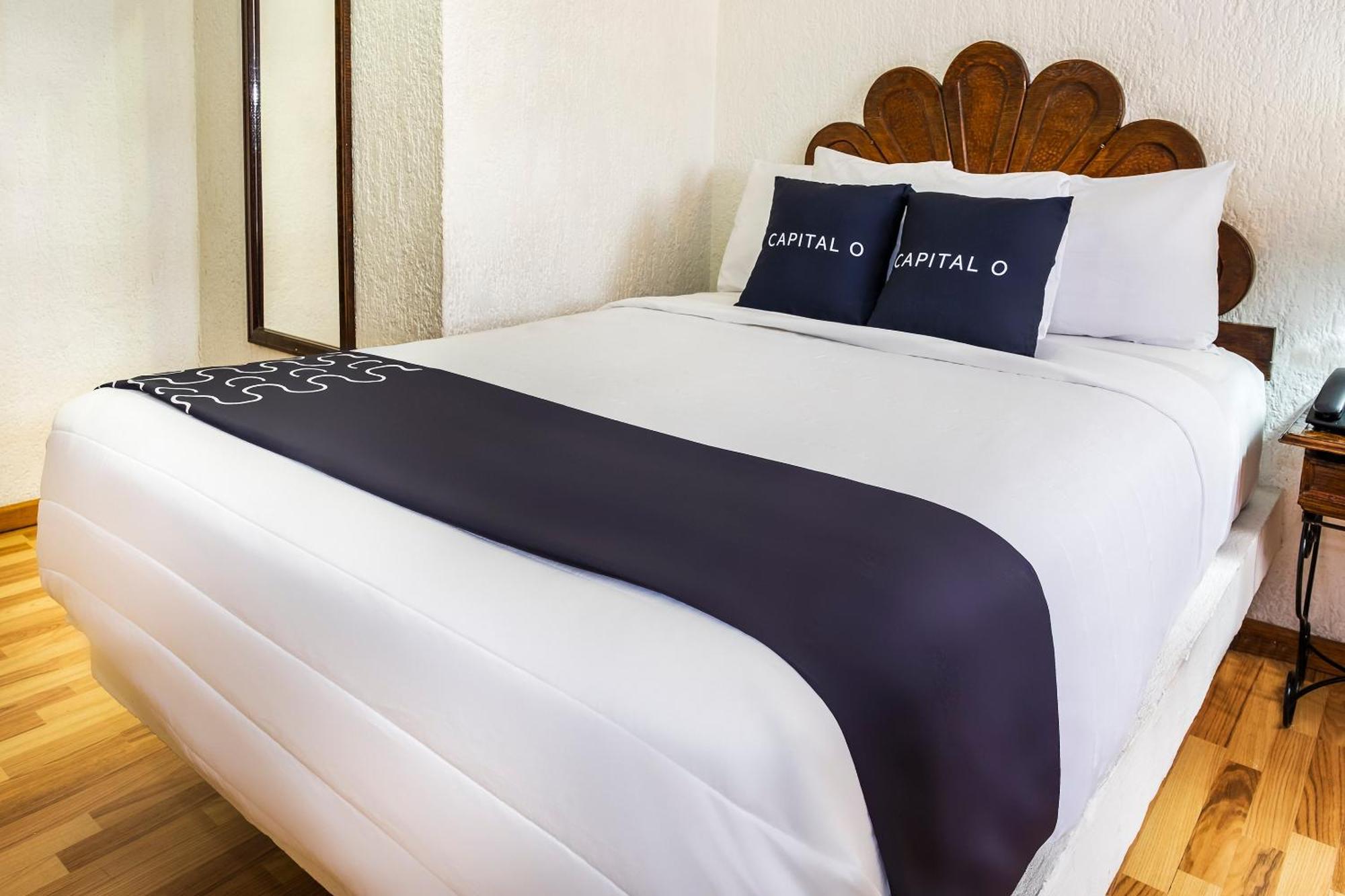 Capital O Hotel Central, خالابا المظهر الخارجي الصورة